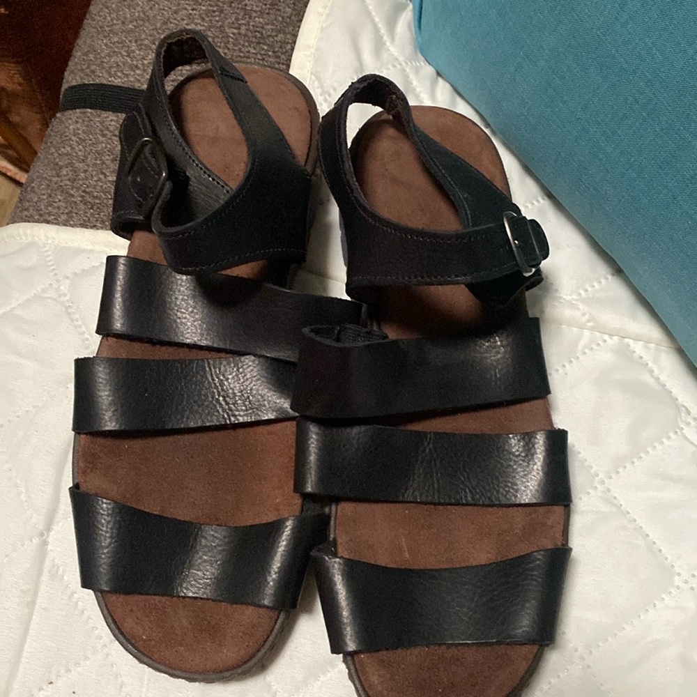 Dexter sandals